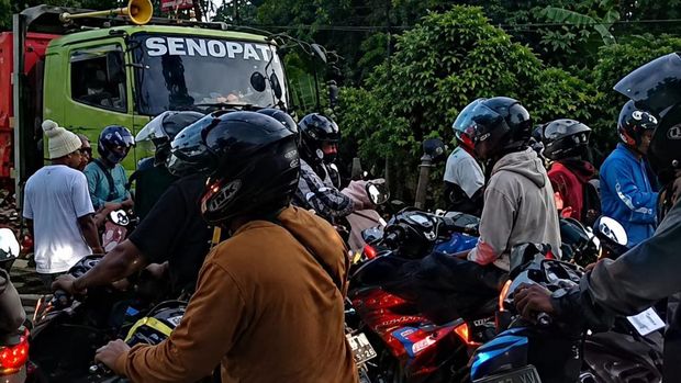 Jalan Trans Kalimantan Lumpuh, BPJN Kalteng Kebut Perbaikan. (Istimewa) Jalan Trans Kalimantan Lumpuh, BPJN Kalteng Kebut Perbaikan. (Istimewa)
