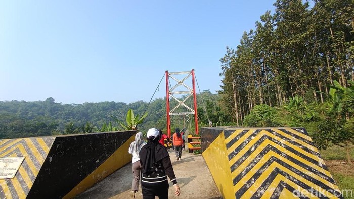 Jembatan Sukamenak penghubung Ciamis-Tasikmalaya seharga Rp 5 miliar yang kembali dibuka