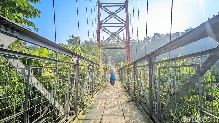 Jembatan Sukamenak penghubung Ciamis-Tasikmalaya seharga Rp 5 miliar yang kembali dibuka