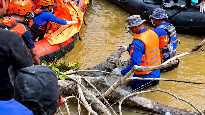 Jenazah Aiptu Sumaryono Ditemukan Mengapung di Sungai Katingan. (Istimewa)