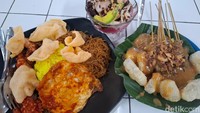 Cicip Nasi Kuning hingga Es Podeng Enak Langganan Karyawan Kokas