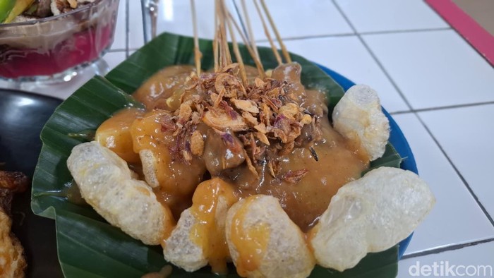 Cicip Nasi Kuning hingga Es Podeng Enak Langganan Karyawan Kokas