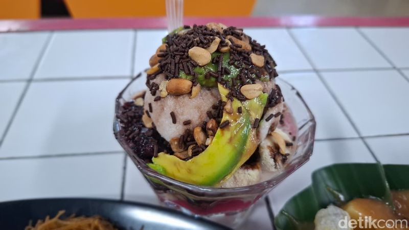 Kantin Karyawan Kokas Cicip Nasi Kuning hingga Es Podeng Enak Langganan Karyawan Kokas