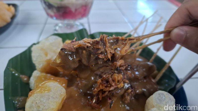 Kantin Karyawan Kokas Cicip Nasi Kuning hingga Es Podeng Enak Langganan Karyawan Kokas
