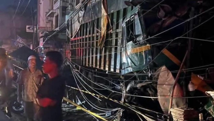 Kecelakaan maut truk tronton tabrak warga di Labusel. (dok Humas Polres Labusel)