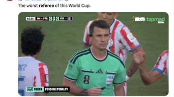 Sang wasit dinilai yang terburuk di Piala Dunia karena tidak menghukum para pemain Paraguay yang kasar pada pemain Prancis. Foto: X.com