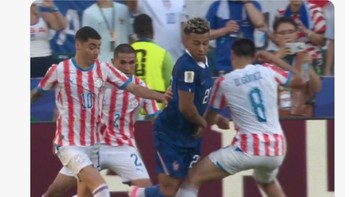 Bahkan penalti ini pun sempat luput sebelum ada analisis VAR. Foto: X.com