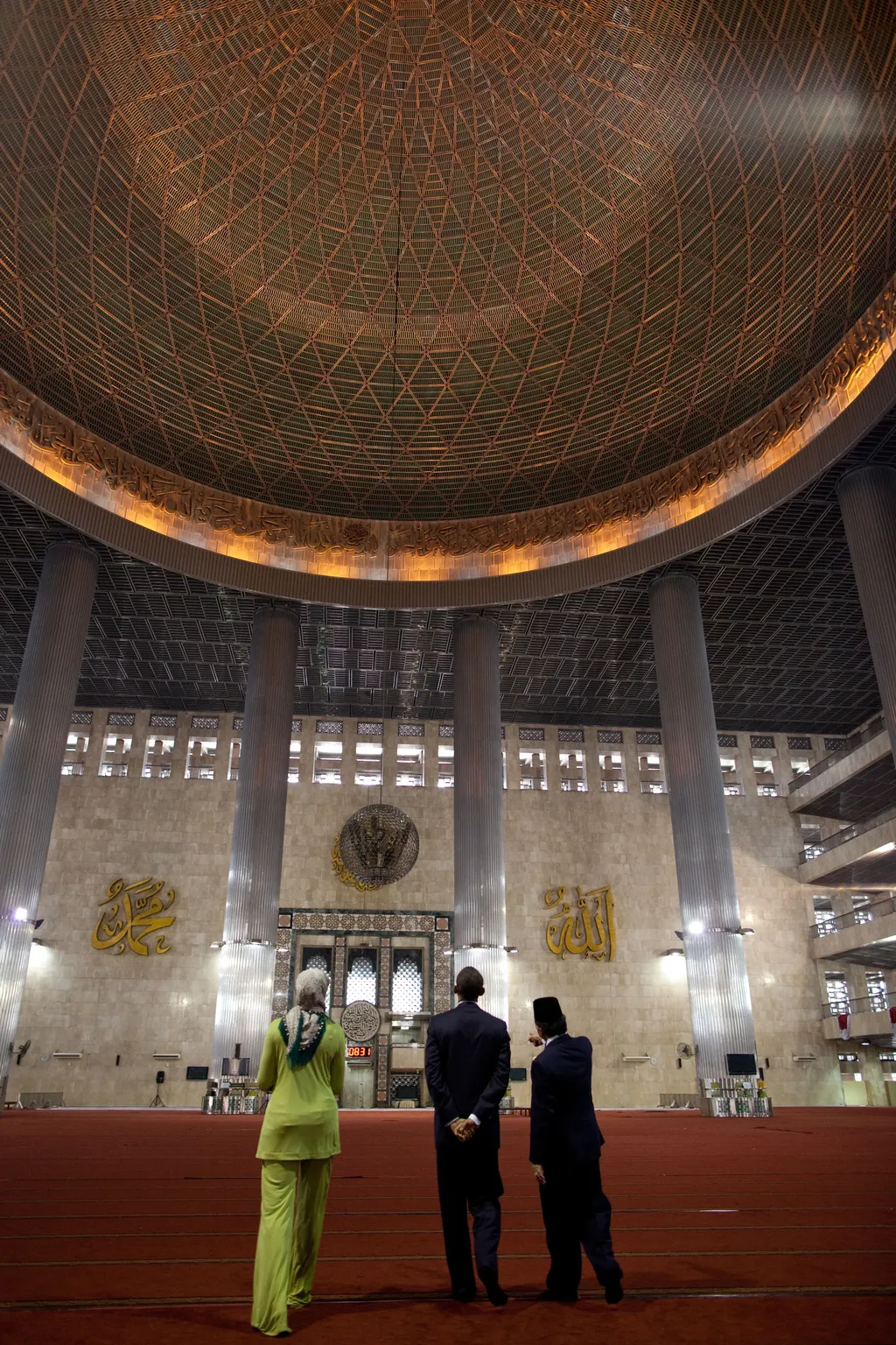 Obama saat mengunjungi Istiqlal Obama saat mengunjungi Istiqlal