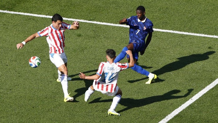Soccer Football - FIFA World Cup 2026 - Round of 16 - Paraguay v France - Philadelphia Stadium, Philadelphia, Pennsylvania, U.S. - July 4, 2026 Frances Ousmane Dembele shoots at goal REUTERS/Jeenah Moon