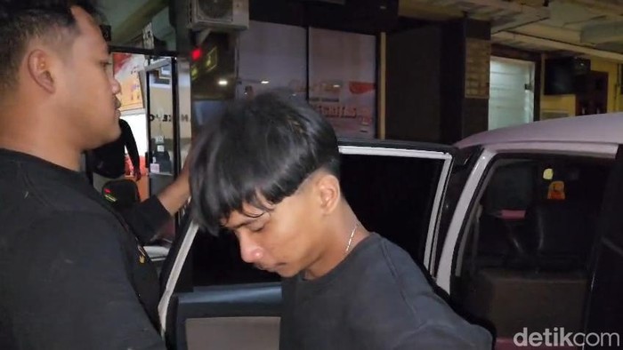 Pembunuh gadis di Lumajang yang ditemukan tewas tanpa busana di kamarnya yang ternyata pacar korban.