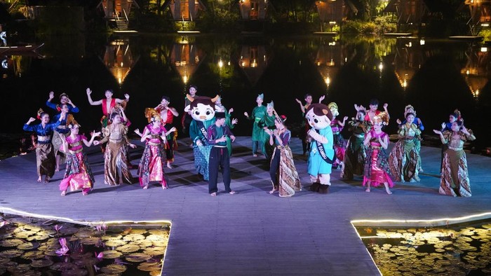 Penampilan Drama Musikal Kabayan di Dusun Bambu