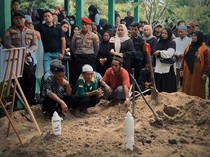Penghormatan Terakhir untuk Briptu Anumerta Nopandri