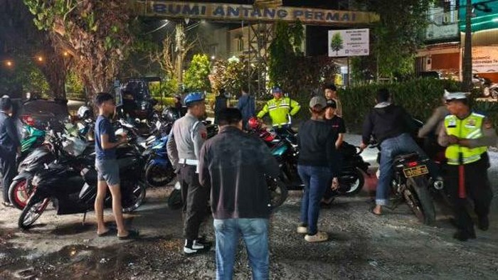 Polisi mengamankan 20 motor berknalpot brong di Kecamatan Manggala, Makassar.