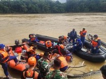 Video Penemuan Anggota Polri yang Gugur Saat Operasi Narkoba di Katingan