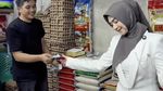 Ria Ricis Hobi Berbagi, dari Traktir Jajan hingga Borong Pedagang Makanan!