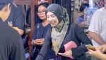 Ria Ricis Hobi Berbagi, dari Traktir Jajan hingga Borong Pedagang Makanan!