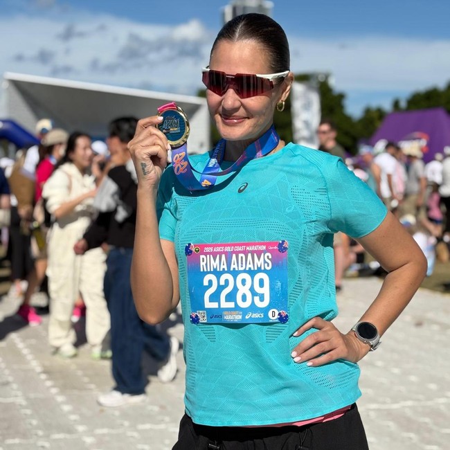 Rima Melati Adams Finish Virgin Full Marathon: Hadiah Ultah ke-46!