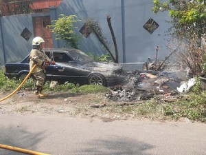 Mobil di Jakbar Terbakar, Dipicu Bakar Sampah Lalu Ditinggal