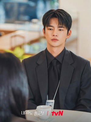 Mantan Istri Seo In Guk Guncang Park Ji Hyun di See You At Work Tomorrow!