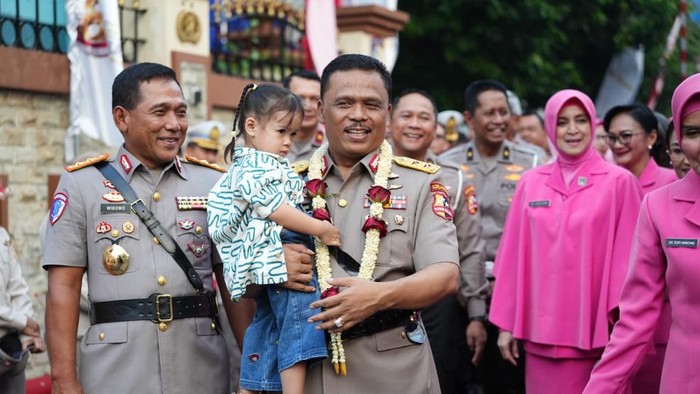 Sertijab Kakorlantas Polri Korps Lalu Lintas (Korlantas) Polri menggelar upacara serah terima jabatan Kakorlantas dari Irjen Agus Suryonugroho kepada Irjen Wibowo di Lapangan NTMC Polri, Jakarta, Sabtu (4/7/2026).