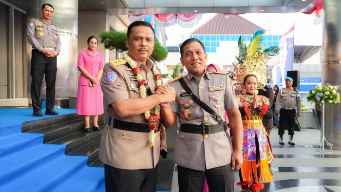 Sertijab Kakorlantas Polri Korps Lalu Lintas (Korlantas) Polri menggelar upacara serah terima jabatan Kakorlantas dari Irjen Agus Suryonugroho kepada Irjen Wibowo di Lapangan NTMC Polri, Jakarta, Sabtu (4/7/2026).