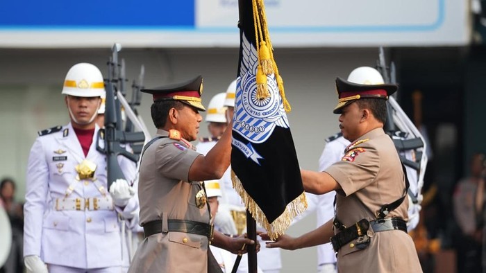 Sertijab Kakorlantas Polri Korps Lalu Lintas (Korlantas) Polri menggelar upacara serah terima jabatan Kakorlantas dari Irjen Agus Suryonugroho kepada Irjen Wibowo di Lapangan NTMC Polri, Jakarta, Sabtu (4/7/2026).