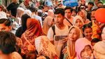 Suasana Kebun Binatang Surabaya Dipadati Pengunjung Saat Libur Sekolah