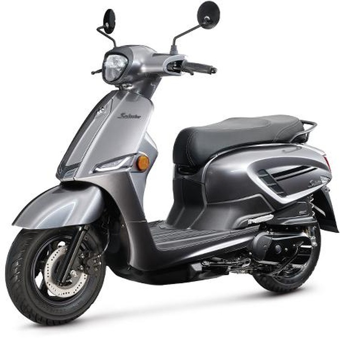 Suzuki Saluto