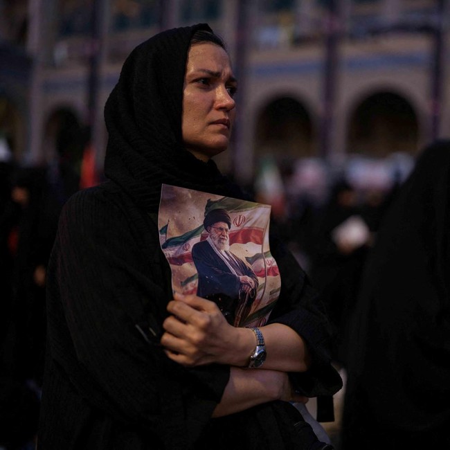 Tangis dan Doa Iringi Perpisahan Terakhir Ayatollah Ali Khamenei di Teheran