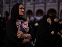 Tangis dan Doa Iringi Perpisahan Terakhir Ayatollah Ali Khamenei di Teheran
