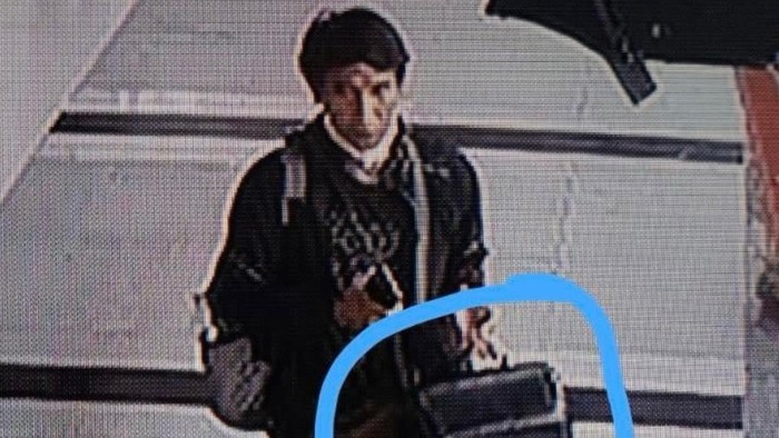 Terduga pelaku pencurian tas penumpang Stasiun Tawang Semarang yang viral di media sosial.