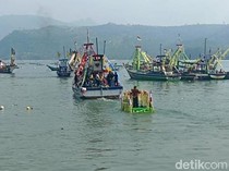 Nelayan Popoh Tulungagung Gelar Larung Sembonyo Berharap Kondisi Membaik