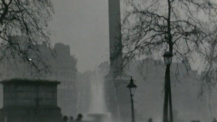 Tugu Nelson selama Kabut Asap Besar tahun 1952