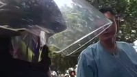 Viral Pemotor Tiba-tiba Dipukul 'Bang Jago' Pakai Ninja di Jaksel