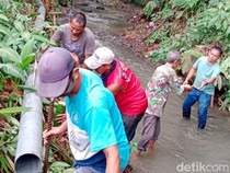 Terabas Jurang, Warga Cilenga Tarik Pipa 100 Meter demi Hidupkan Lahan Tidur