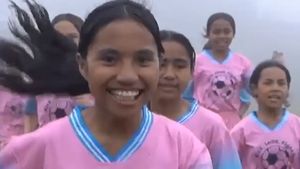Video: Anak Perempuan di NTT Tantang Batas Gender Lewat Sepak Bola