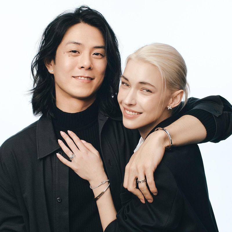 Beenzino dan Stefanie Michova. Beenzino dan Stefanie Michova menjadi model campaign Tiffany & Co.