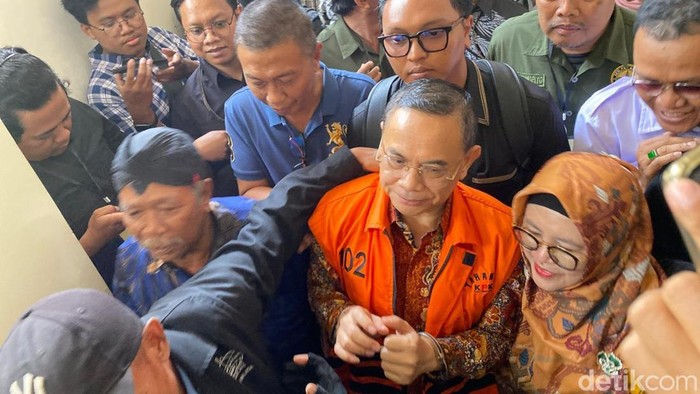 Bupati Pati nonaktif, Sudewo, usai sidang pemeriksaan saksi di Pengadilan Tipikor Semarang, Senin (6/5/2026).