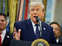 Trump Force One Jadi Pesawat Pertama Mendarat di Bandara Donald Trump