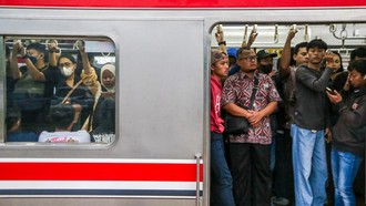 1 Juta Orang Desak-desakan di KRL Tiap Hari Kerja