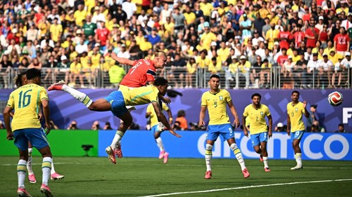 Soccer Football - FIFA World Cup 2026 - Round of 16 - Brazil v Norway - New York New Jersey Stadium, East Rutherford, New Jersey, U.S. - July 5, 2026 Norways Erling Haaland scores their first goal REUTERS/Dylan Martinez     TPX IMAGES OF THE DAY