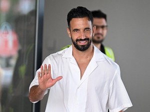 Amorim Diperkenalkan Milan, Akui Banyak Salah di MU