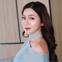 Felicya kini tampil makin langsing dengan wajah tirus. Ditambah dengan pulasan makeup natural, pesonanya jadi makin terpancar. Foto: Instagram/@felicyangelista_