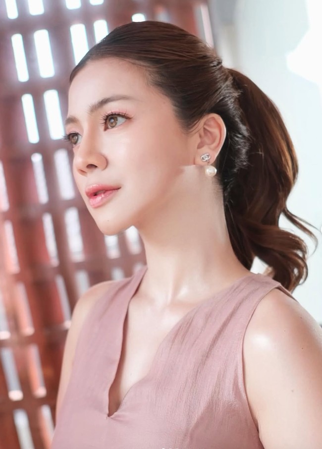 Felicya sendiri sempat memberikan bantahan terkait dirinya yang dituding oplas. Perubahan wajahnya tersebut dikarenakan dirinya yang banyak menjalani program diet hingga membuat bobot tubuhnya turun. Foto: Instagram/@felicyangelista_