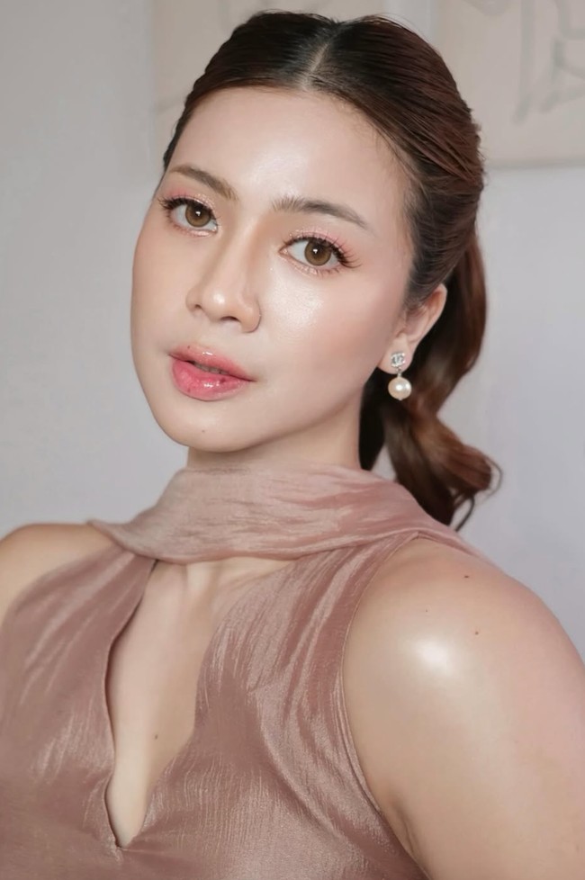 Setelah melahirkan putri keduanya, Felicya tampaknya memang menjalani diet untuk mengembalikan penampilannya. Terbukti kini ia sudah kembali langsing. Foto: Instagram/@felicyangelista_