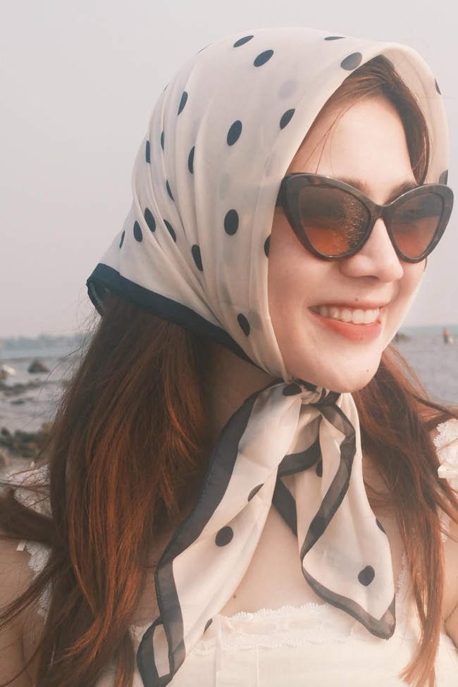 Makin tirus, penampilan Felicya juga jadi semakin cantik. Ditambah dengan gayanya yang stylish, Feli bak kembali ABG. Foto: Instagram/@felicyangelista_