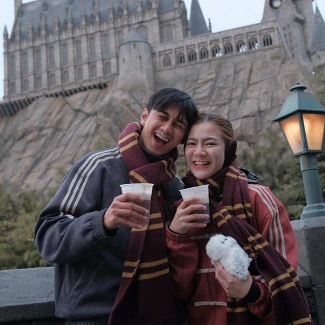Makin Romantis! Potret Felicya Angelista dan Caesar Hiro saat Dinner