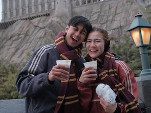 Makin Romantis! Potret Felicya Angelista dan Caesar Hiro saat Dinner
