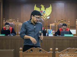 Ferry Irwandi Jadi Saksi Sidang UU ITE, Sebut Timpa Teks Sudah Jadi Budaya Media Sosial