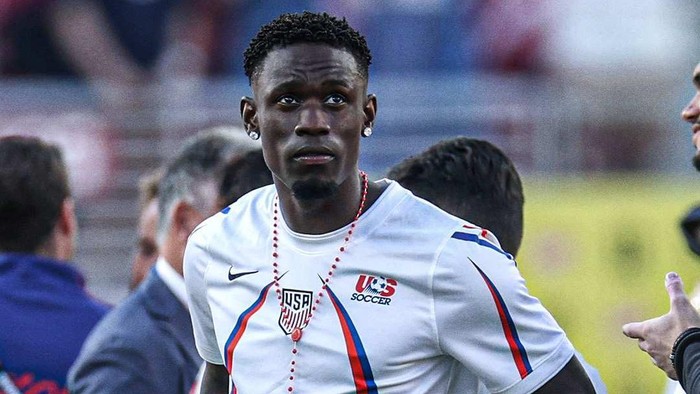 Kartu merah pemain Amerika Serikat Folarin Bolagun dicabut setelah ada intervensi dari petinggi negara. Kejadian serupa pernah terjadi di Piala Dunia 1962.